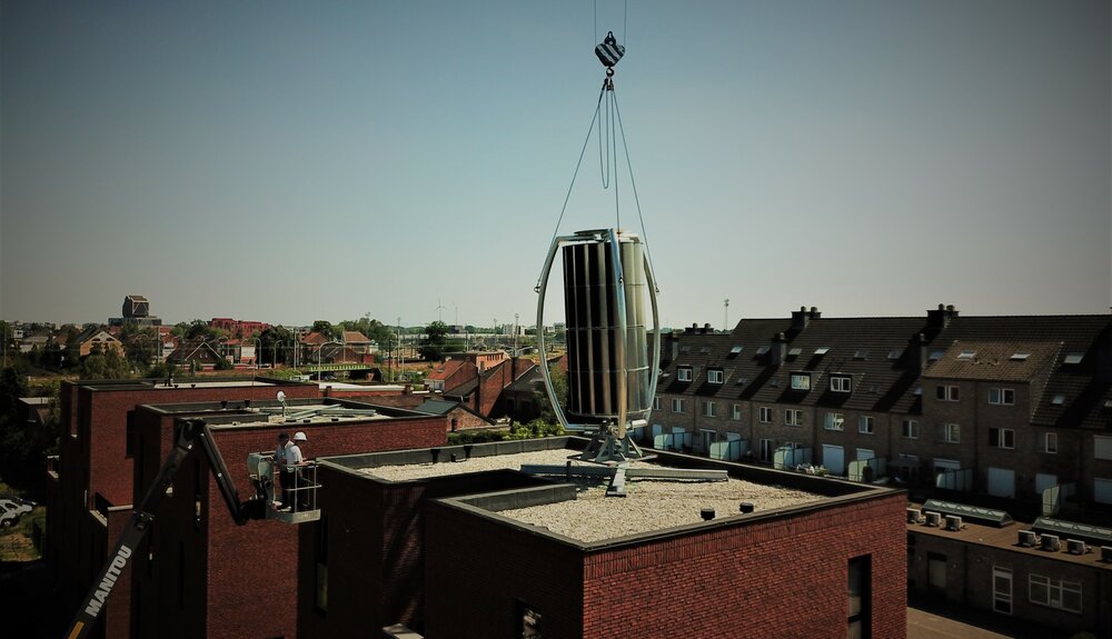 Eerste windturbine op sociale woningen in Vlaanderen